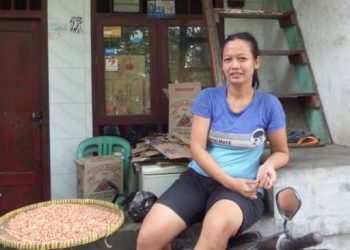 Rokok, Kemiskinan dan Diskriminasi Ganda Perempuan