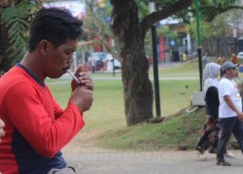 Merokok di Area Terlarang Masih Jadi Pemandangan Lazim