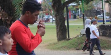 Merokok di Area Terlarang Masih Jadi Pemandangan Lazim