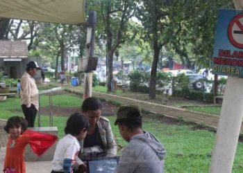 Industri Rokok Campur Tangan, Pembahasan Ranperda KTR Alot