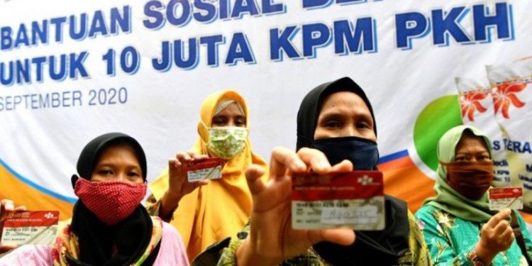 Godaan Bansos, Beli Rokok Lupa Beli Bahan Pokok