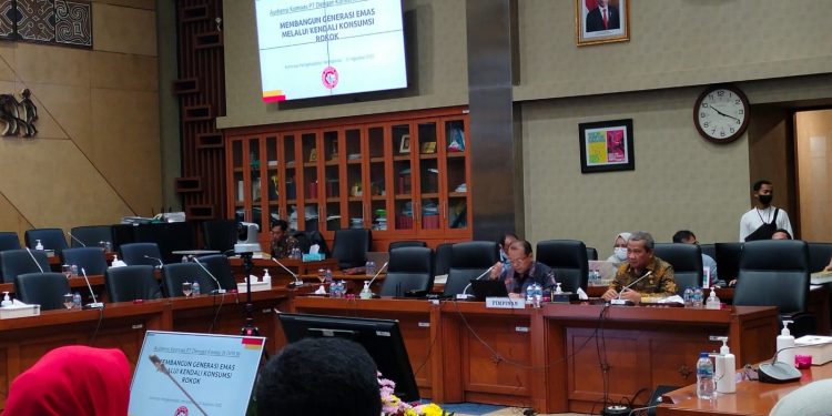 Komisi IX: Biaya Berobat Karena Rokok Lebih Besar Dari Cukai Tembakau