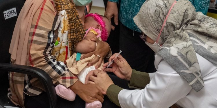 Udara Bersih dan Vaksinasi Jaminan Bebas Pneumonia