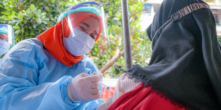 Kenali Jenis dan Manfaat Vaksinasi untuk Lansia