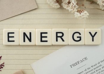 Terbuai Harapan Palsu Energi Baru Terbarukan