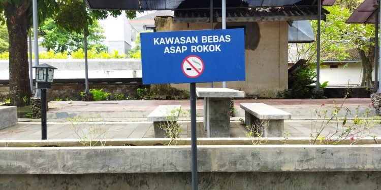 Menerawang Penerapan Kawasan Bebas Rokok di UGM