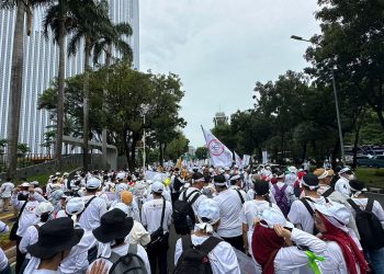 RUU KESEHATAN: Ketika Petugas Baju Putih Banjiri Gedung Kemenkes