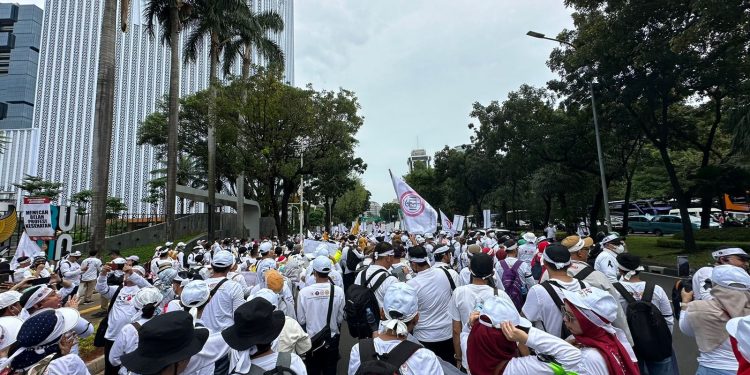 RUU KESEHATAN: Ketika Petugas Baju Putih Banjiri Gedung Kemenkes