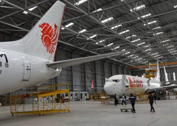 Mengapa Orang Dilarang Merokok di Pesawat?