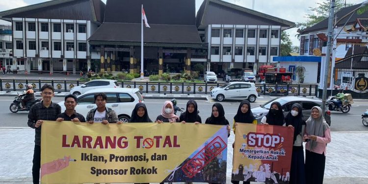 Anak Muda Serukan ke Jokowi Jangan Biarkan Industri Rokok ‘Cawe-cawe’