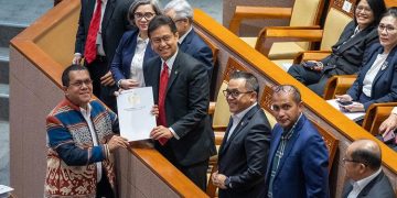 UU KESEHATAN: Massa Banjiri Gedung DPR, Siap Ajukan Judicial Review