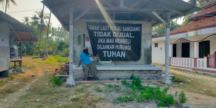 PULAU SANGIANG: Kisah Sulitnya Warga Mengakses Hak Konstitusional