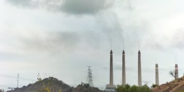 Ibu dan Anak, Mereka yang Tersingkir dan Terbenam dalam Kepulan Asap