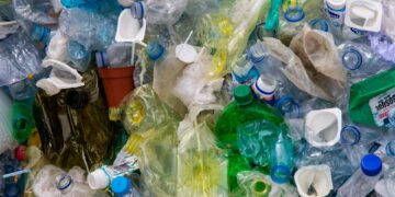 Indonesia Ajak Dunia Selesaikan Sampah Plastik Sejak Hulu