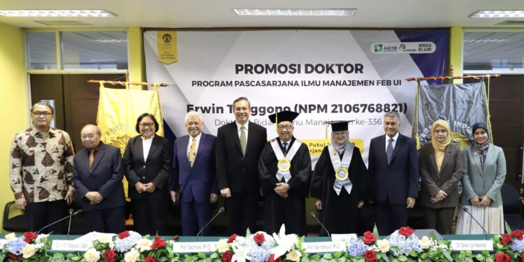 Promosi Doktor Erwin Tenggono yang dilaksanakan pada Jumat (22/3) di Gedung Pascasarjana FEB UI. Dok. Humas UI