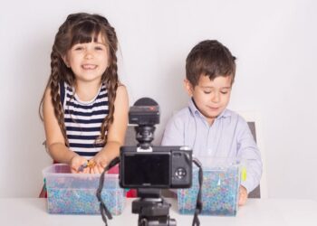 Anak-anak dengan Dunia Bermainnya (Sumber Freepik pinterest)