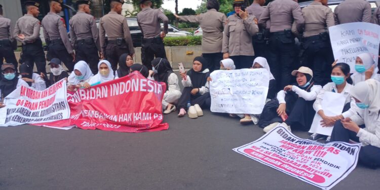 Nasib ‘Sial’ Nakes Terjebak Tanpa NIPPPK