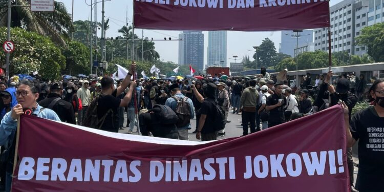 KAWAL DEMOKRASI: Desakan Keras dari Tembok Perguruan