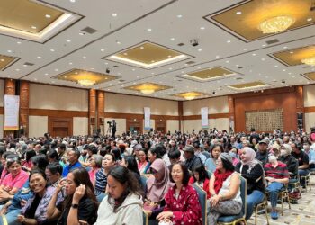 Ketika Ribuan Orang Bersatu dalam Meditasi