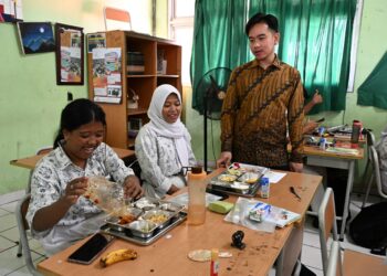 MAKAN BERGIZI GRATIS: JPPI Soroti Dampak Pemangkasan Anggaran Pendidikan
