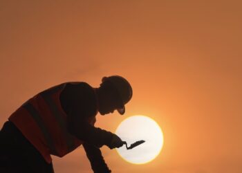 HARI BURUH SEDUNIA: Urgensi Peran Pemerintah Melindungi Buruh