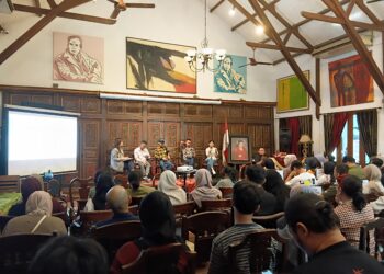 Di Balik Lensa Menantang Produk Tak Sehat