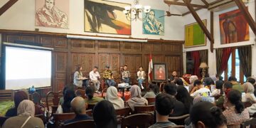 Di Balik Lensa Menantang Produk Tak Sehat