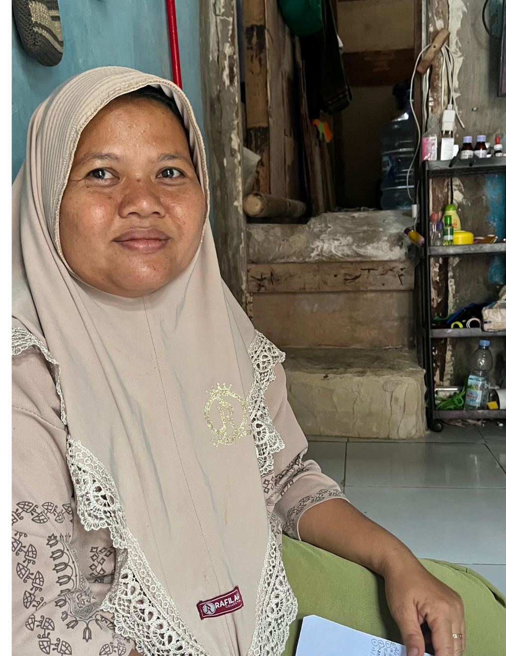 Darmia memperlihatkan jadwal kontrol Alesya. Foto: Dian/Prohealth.id