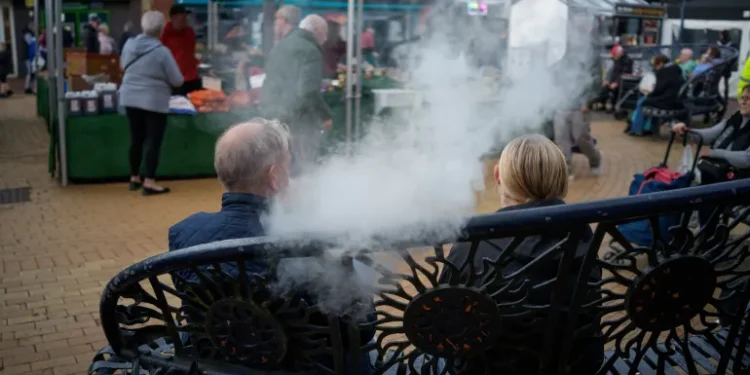 Inggris Larang Rokok dan Vape ke Anak Muda, Begini Kisah Gangguan Industri