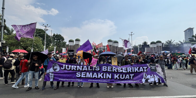 Jurnalis Turun Jalan May Day, Soroti Upah Tak Layak hingga Status Kerja