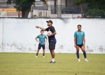 Pelatih Soroti Bahaya Merokok: Paru-Paru Sehat Kunci Performa Pemain Bola