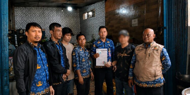 Video CCTV Pembuang Sampah Liar Viral, Pelaku Didenda Rp500 Ribu