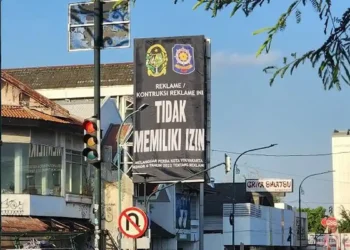 Reklame Rokok Disegel, Jangan Berhenti di Penertiban