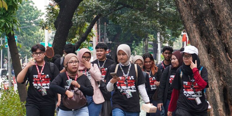 Anak Muda Resah Ruang Publik Jakarta Dikepung Iklan Rokok
