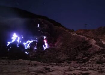 “Blue Fire” Papandayan Viral, Begini Asal-Usulnya