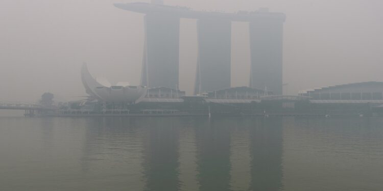 Singapura Peringatkan 10 Perusahaan Penyebab Asap, Greenpeace: Stop Basa-basi