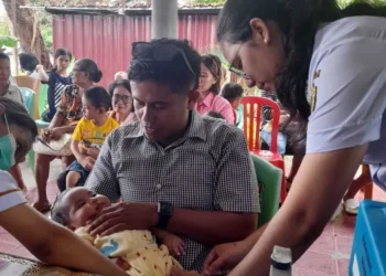 Ayah Mengambil Peran dalam Imunisasi