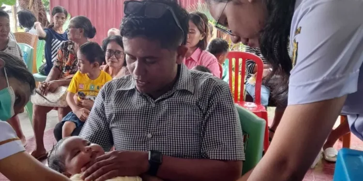 Ayah Mengambil Peran dalam Imunisasi