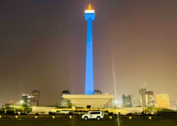 Monas, Borobudur, dan IKN Bersinar Biru Serukan Perdamaian dan Solidaritas Global