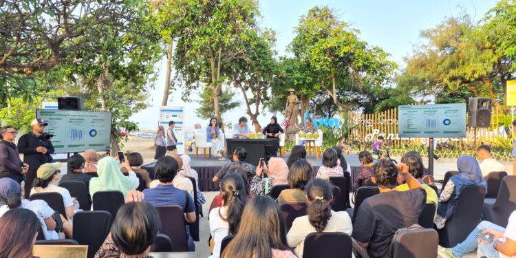 Publik Menata Ruang Publik, Bersama Warga Melukis Jalan